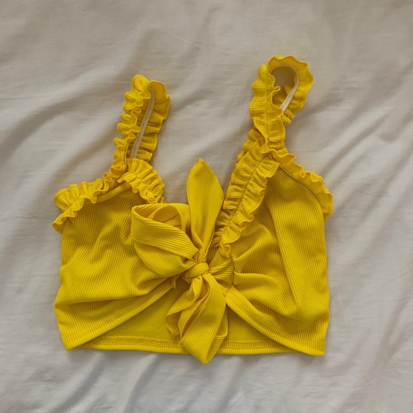 PrettyLittleThing Tops - Yellow Pretty Little Thing Crop Top
